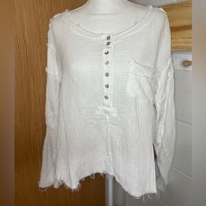 Vici gauzy distress top